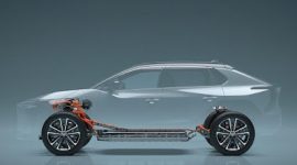 Adopsi mobil listrik di Indonesia masih lambat. Simak penyebab, peran pemerintah, dan strategi agar penggunaan meningkat.