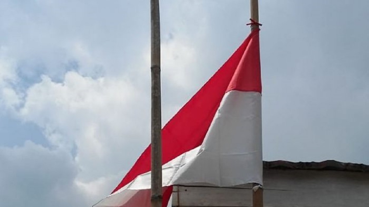 Arti Bendera Setengah Tiang