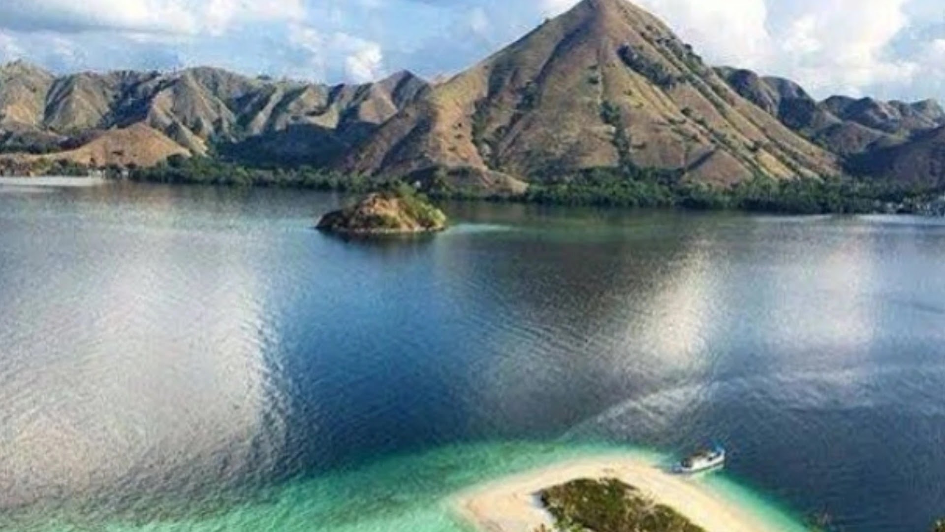 Pulau Kelor Labuan Bajo, Berburu Sunset dan Menikmati Surga Keindahan Alam Bawah Laut
