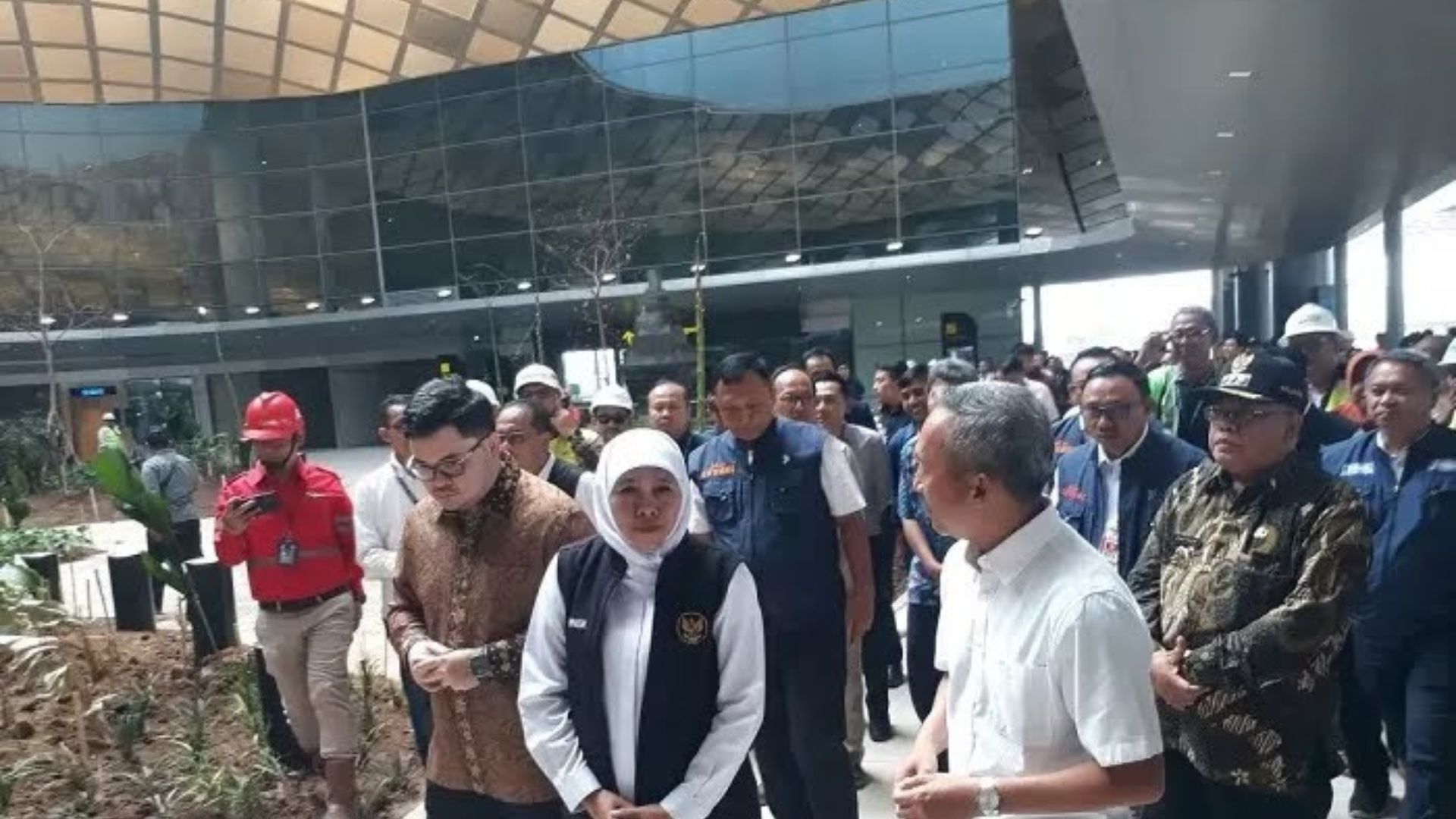Khofifah Indar Parawansa Tinjau Bandara Dhoho Kediri, Benarkah Pekan Depan Mulai Beroperasi?