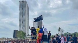 Agama dan Politik di Indonesia: Menyatukan Umat dengan Dalil Al-Quran dan Hadis
