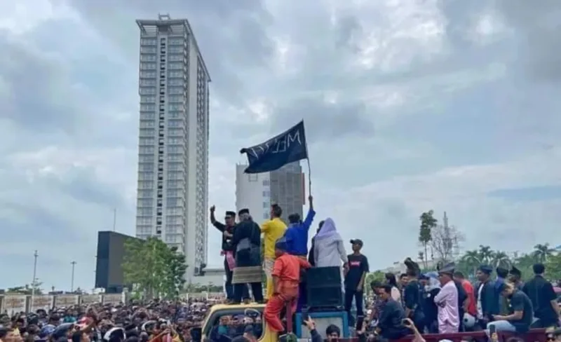 Agama dan Politik di Indonesia: Menyatukan Umat dengan Dalil Al-Quran dan Hadis
