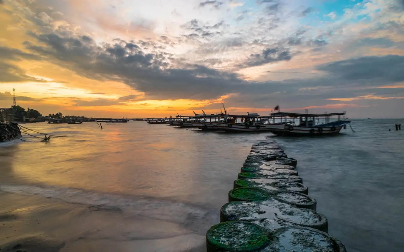 Pantai Tanjung Pasir Menjadi Destinasi Wisata Favorit di Tangerang