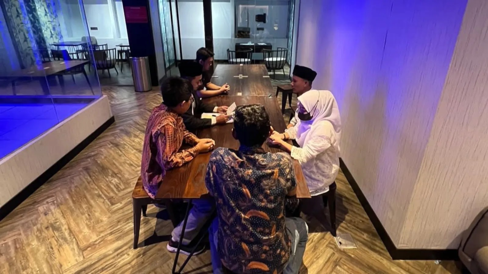 Terlibat Kasus Film Porno di Jaksel, 2 Tersangka Menikah di Kantor Polisi