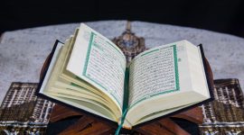 Jelaskan Peranan Agama Sebagai Sumber Akhlak Menurut Isi Kandungan QS Al-Ahzab/33:21