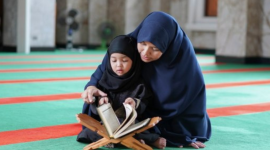 Bagi kalian yang sedang mencari referensi jawaban soal tuliskan satu ayat Al-Quran atau hadits beserta tafsir atau syarahnya yang menunjukkan kewajiban menuntut ilmu, silahkan simak artikel ini sampai selesai.