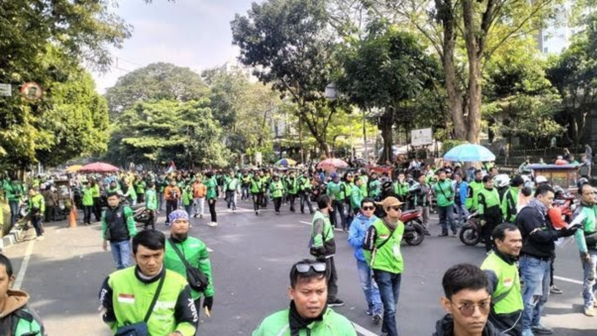 Massa Ojol Gelar Demo di Depan Gedung Sate, Bahasa Soal Apa?