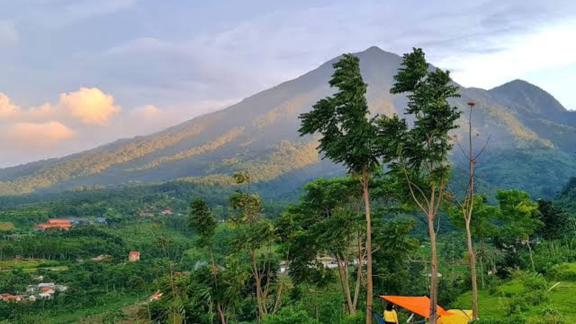 Nikmati Panorama Alam Semesta dengan Mengunjungi Gunung Bunder Bogor