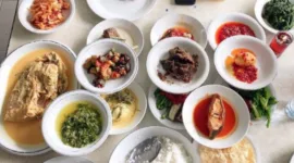 Menu seimbang untuk anak membantu tumbuh kembang yang optimal. Simak contoh menu sehat yang mendukung pertumbuhan fisik dan kognitif anak