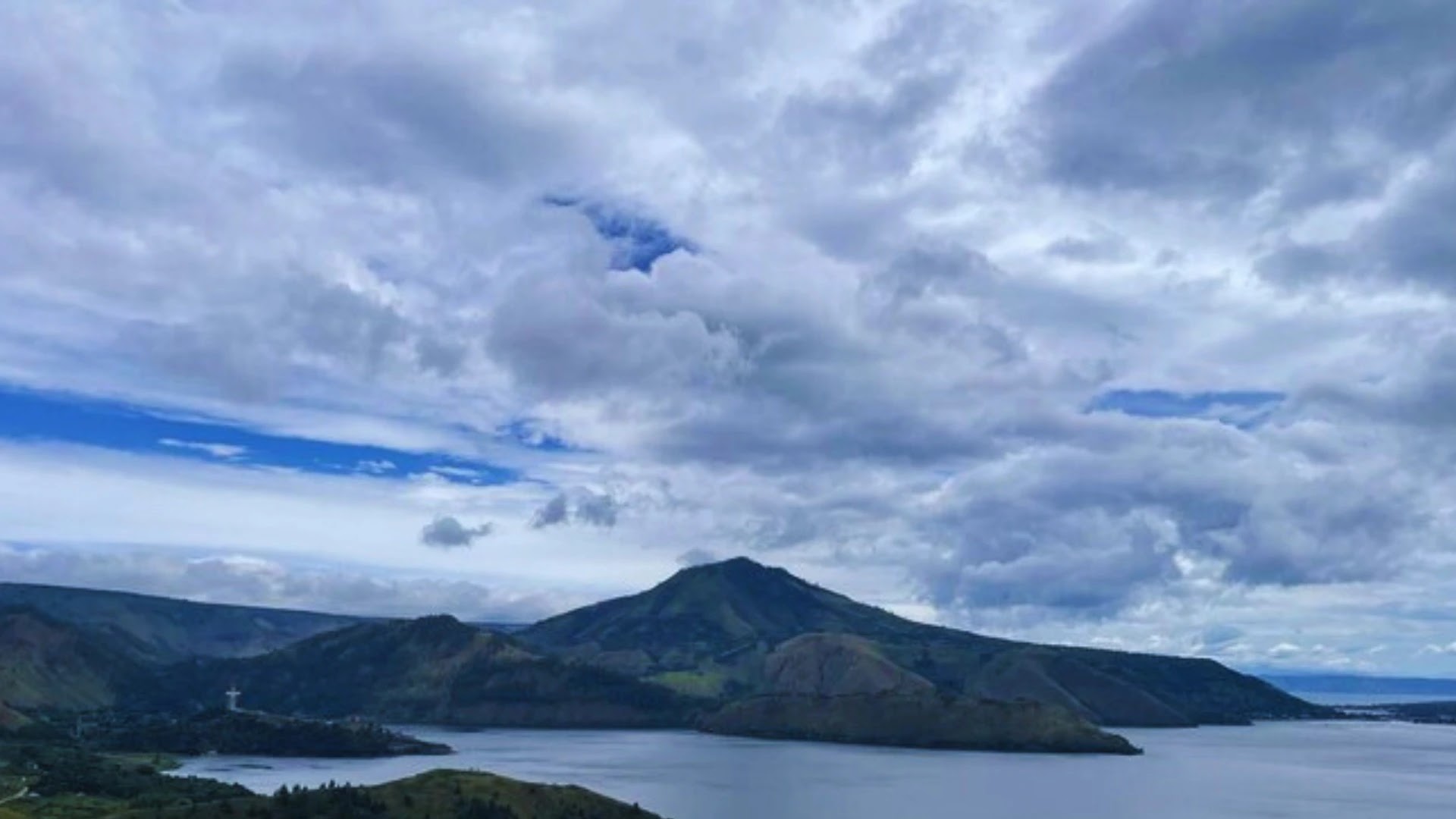 Parapat Danau Toba: Surga Wisata di Tepi Danau Toba dengan Berbagai Spot Foto Menawan