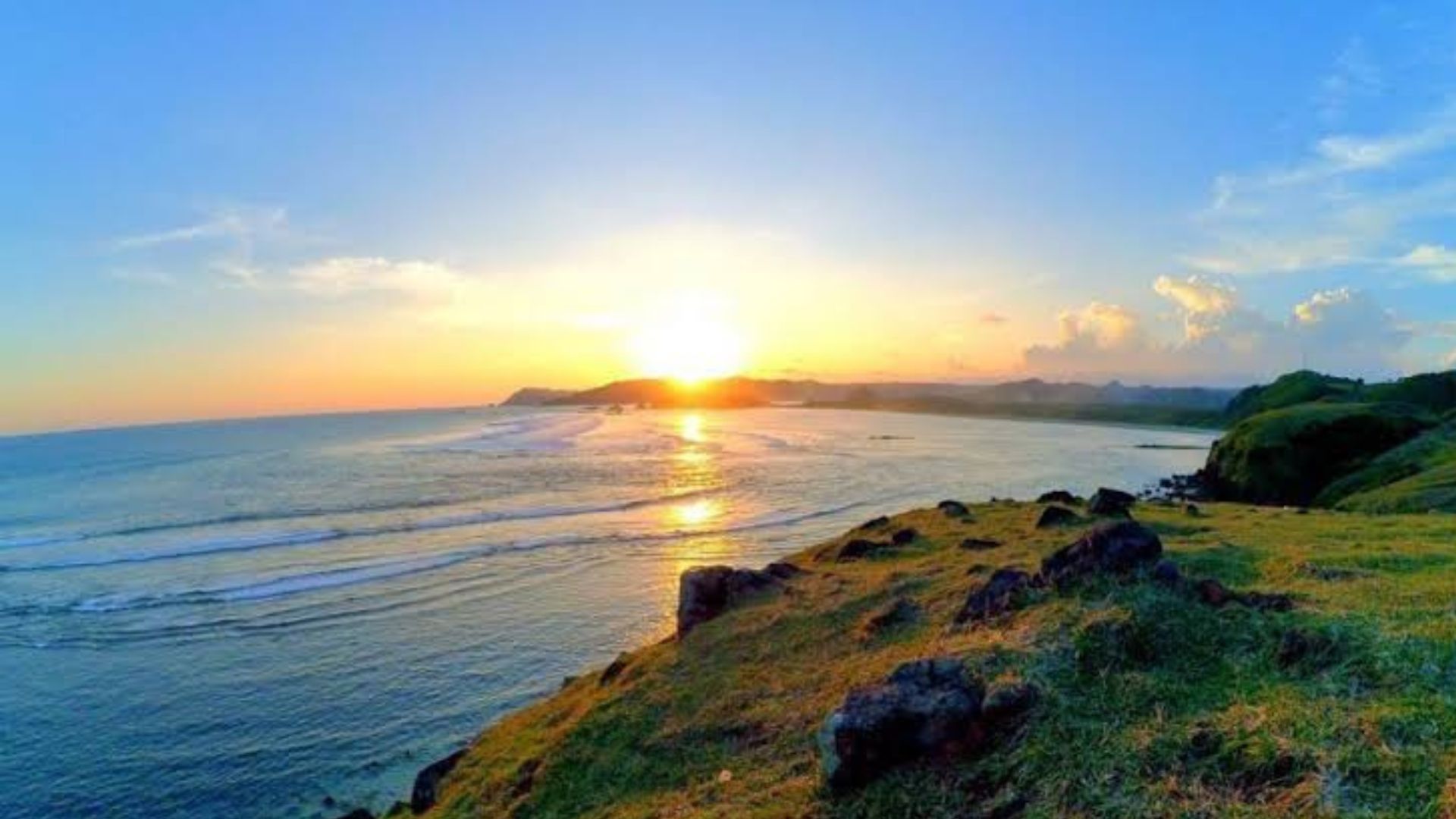 Menikmati Keindahan Puncak Bukit Merese: Destinasi Wisata Favorit di Lombok
