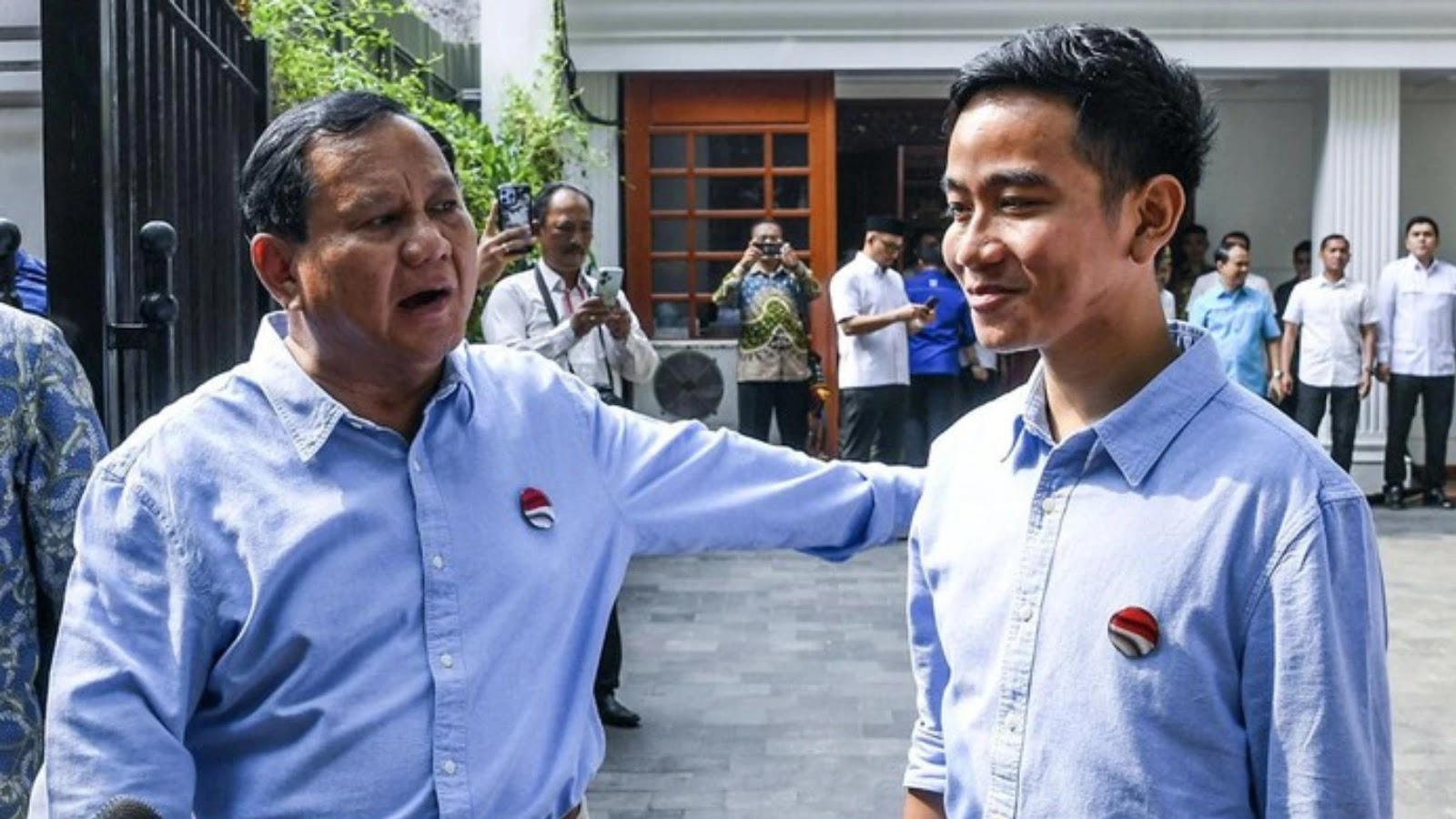 Mengapa PDIP tidak memberhentikan Gibran dari keanggotaan partai? Apakah Ada Drama?