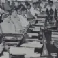 Sidang BPUPKI pertama membahas dasar negara dan rancangan UUD Indonesia, yang menjadi fondasi kemerdekaan Indonesia