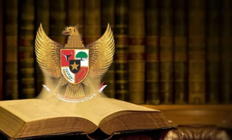 Struktur Pancasila yang berbentuk piramida memiliki makna yang mendalam. Mari kita bahas bersama mengapa urutan sila-sila Pancasila begitu penting dan saling berkaitan