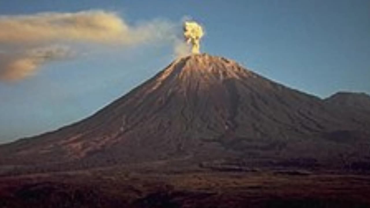 Erupsi Gunung Semeru: Aktivitas Vulkanik Meningkat dengan Kolom Abu Capai 600 Meter