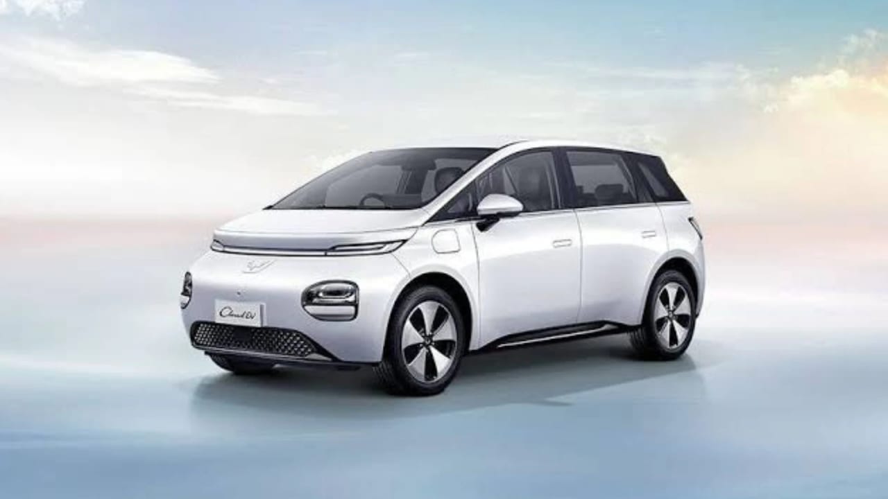 Wuling Cloud EV: Medium Hatchback Listrik dengan Fitur Canggih dan Kenyamanan Optimal