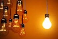Energi listrik berasal dari pergerakan elektron, partikel kecil dalam atom. Pelajari konsepnya dengan mudah dalam artikel ini.

