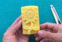 membentuk Sabun dengan pisau kecil merupakan teknik
(Dok. Ist)