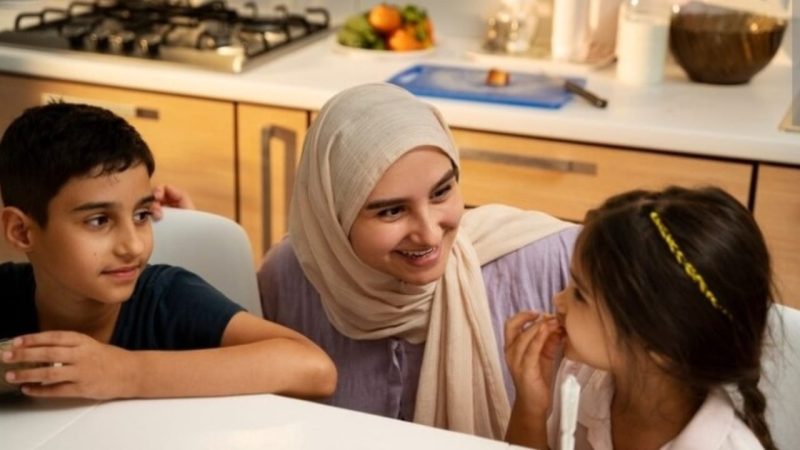 Apakah kepribadian kita ditentukan oleh gen yang kita warisi atau pengalaman hidup kita? Mari bedah faktor fisik dan non-fisik yang membentuk siapa kita.