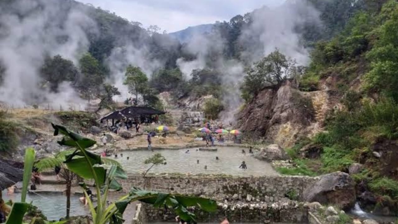 Pesona Kawah Rengganis: Surga Tersembunyi dengan Kolam Air Panas Alami di Ciwidey Bandung