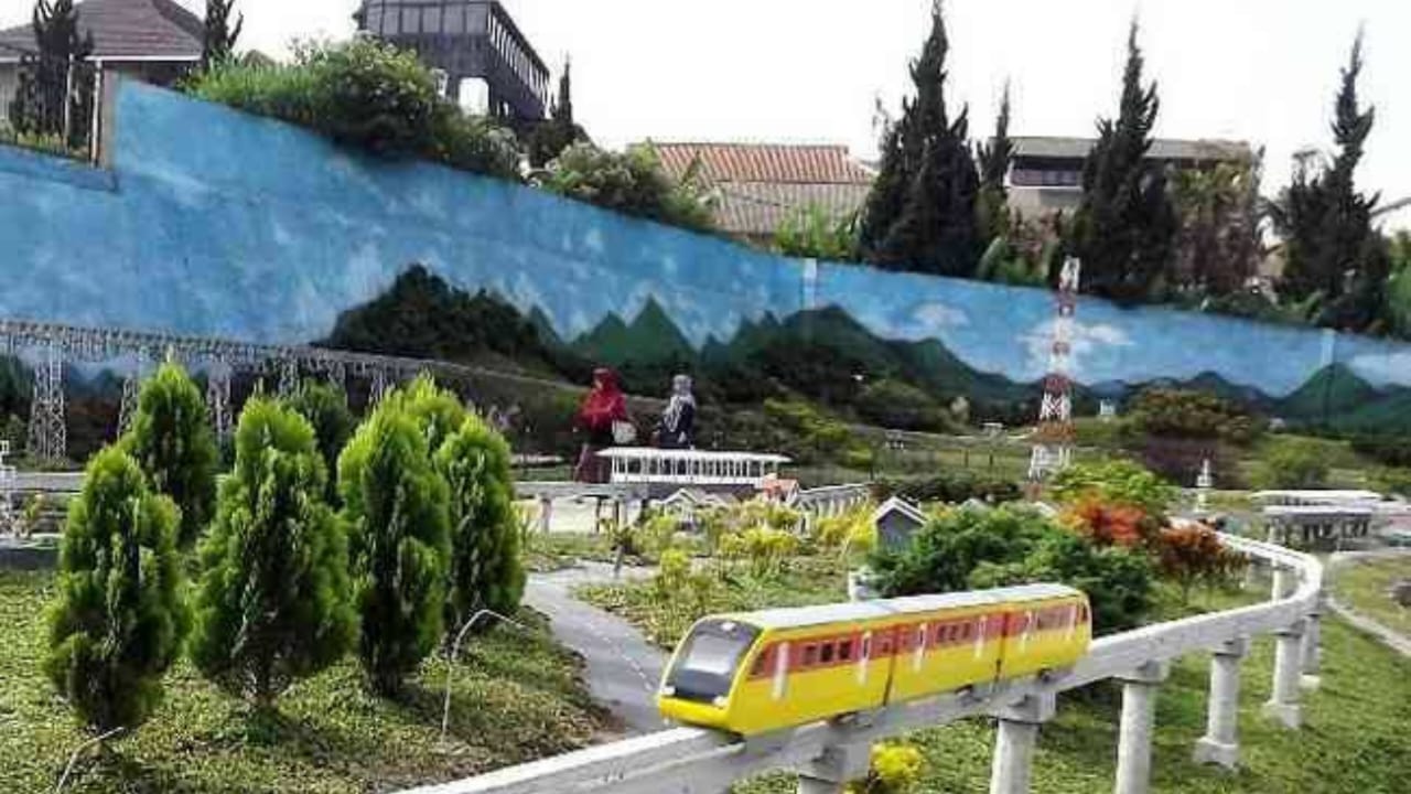 Menjelajahi Keindahan Taman Miniatur Kereta Api di Bandung: Surga bagi Pecinta Miniatur