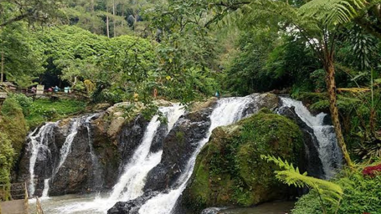 Keindahan Alam Curug Maribaya: Pesona Tiga Air Terjun yang Menawan di Lembang, Bandung