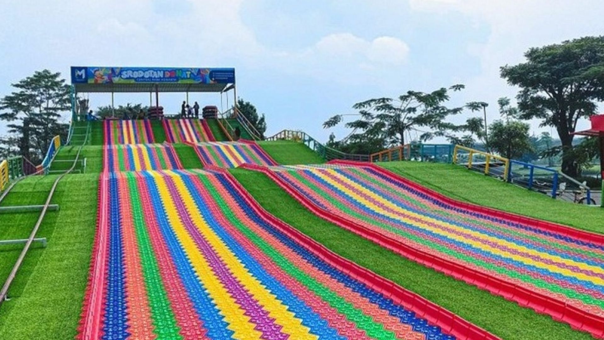 Rainbow Slide Lembang Bandung: Daya Tarik Wisata yang Menggoda