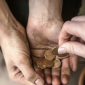 Allah Memberikan Perintah untuk Saling Berbagi Diantaranya Melalui Hadiah dan Sedekah, Jelaskan Makna Hadiah dan Sedekah?