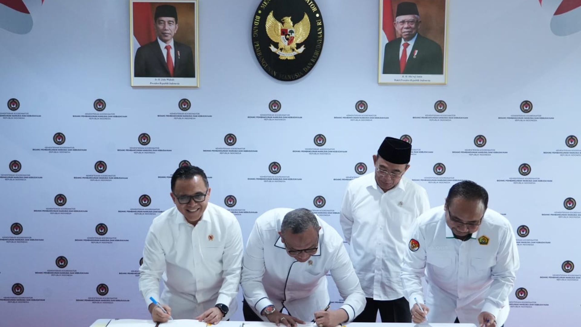 Penetapan 27 Hari Libur Nasional dan Cuti Bersama Tahun 2025