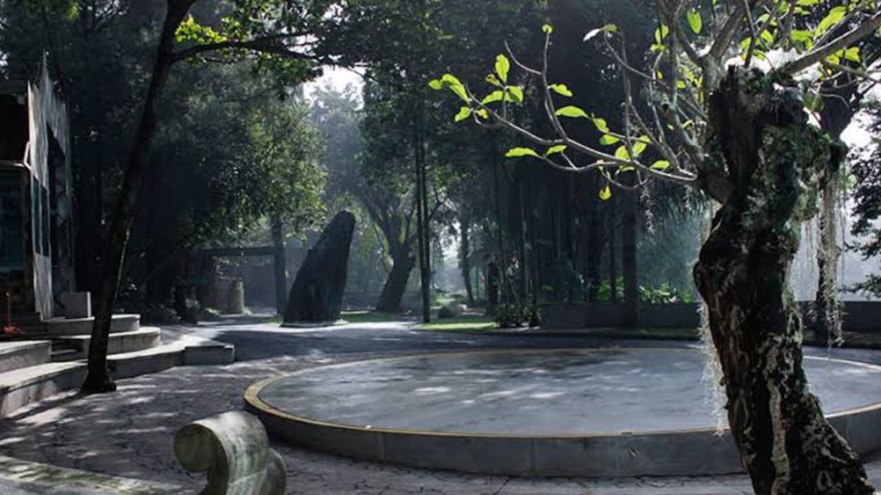 Menelusuri Keindahan Seni di NuArt Sculpture Park, Bandung