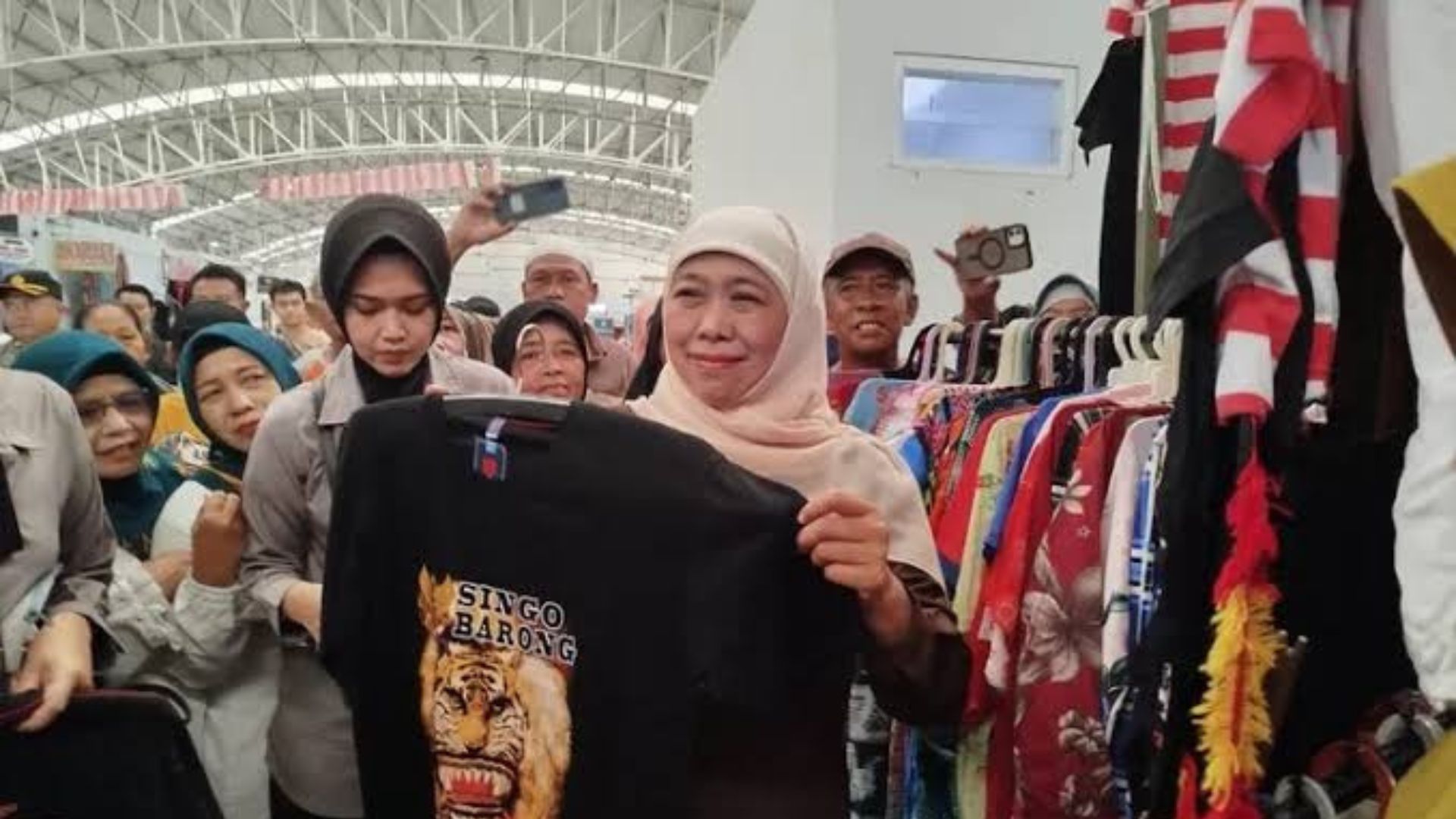 Khofifah Kampanye di Pasar Legi Ponorogo