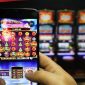 Fenomena Slot Online di Kalangan Remaja: Pendekatan Sosiologi Hukum untuk Pemecahan Masalah
