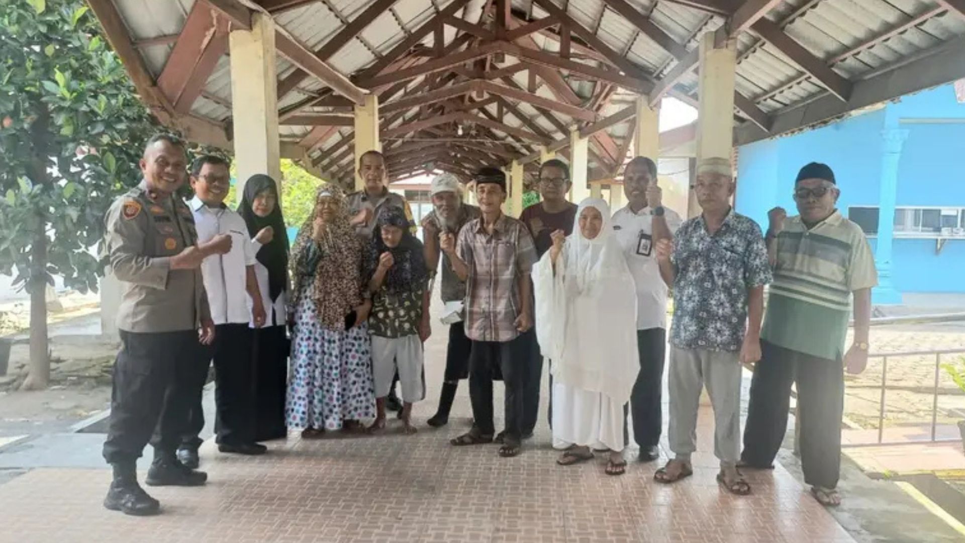Kampanyekan Pilkada 2024, Polresta Pekanbaru Ajak Penghuni Panti Jompo Salurkan Suara