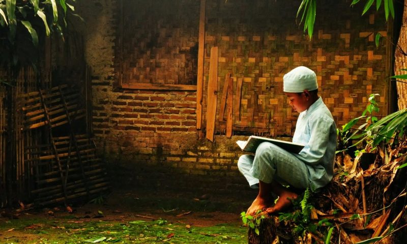 Di tengah keterbatasan, sebuah madrasah kecil menjadi satu-satunya harapan bagi anak-anak desa untuk mendapatkan pendidikan