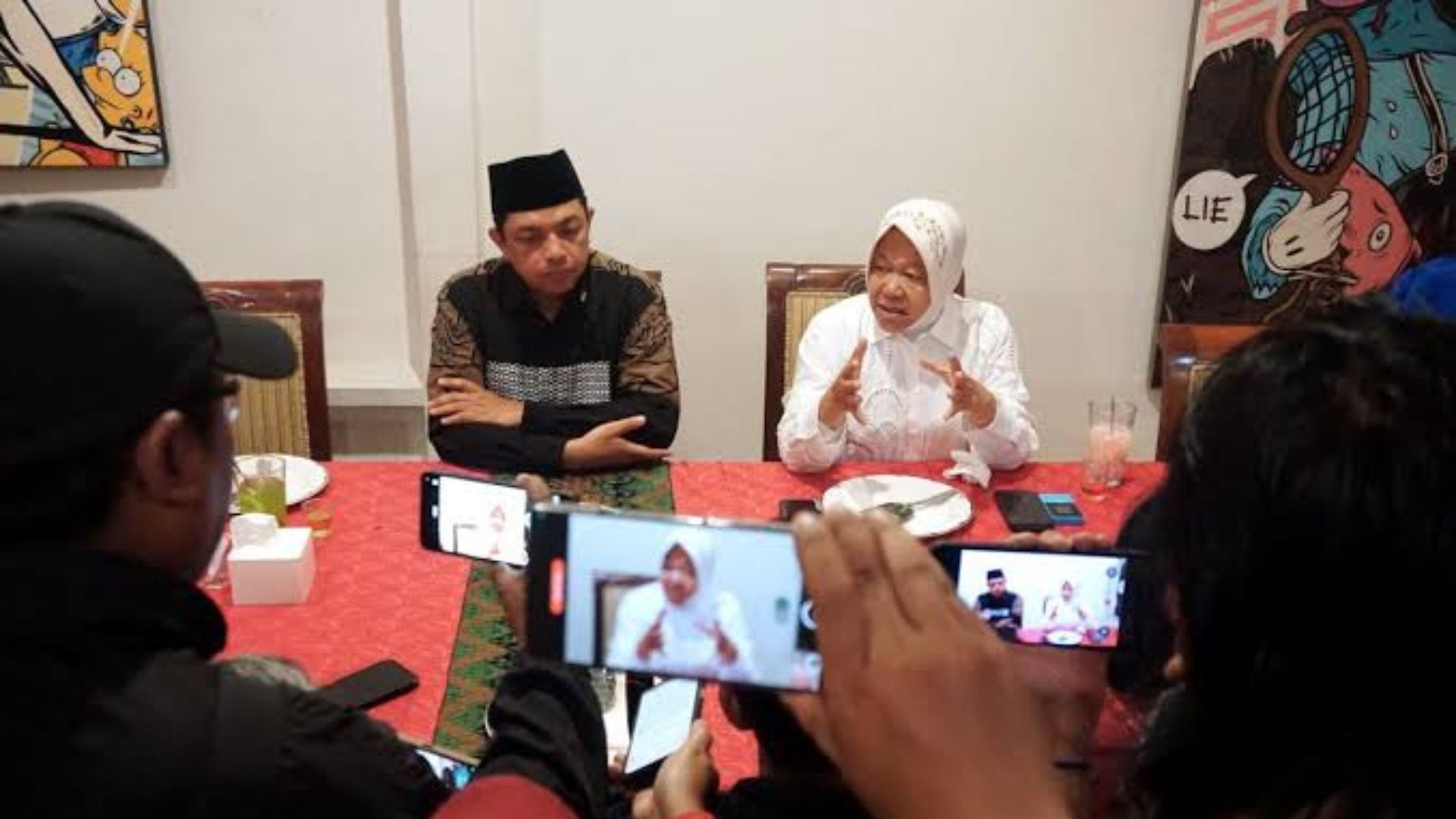 Jelang Masa Tenang, Risma dan Gus Hans Sampaikan Permohonan Maaf