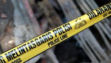 Ilustrasi garis polisi terpasang usai penemuan jenazah kakak beradik di Kediri
(Dok. Ist) 