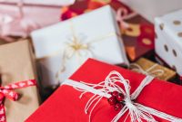 Contoh hampers untuk natal (Dok. Canva)