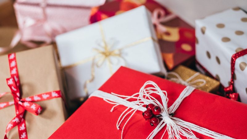 Contoh hampers untuk natal (Dok. Canva)