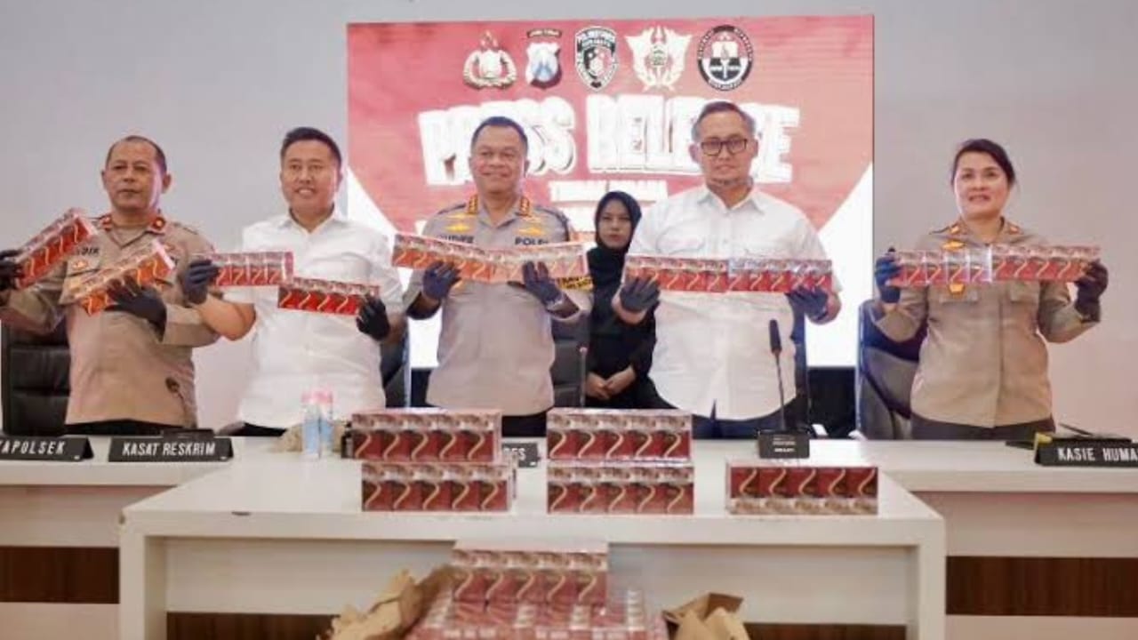 Polrestabes Surabaya dan Bea Cukai Jatim I Gagalkan Pengiriman Rokok Ilegal Senilai Rp1,5 Miliar