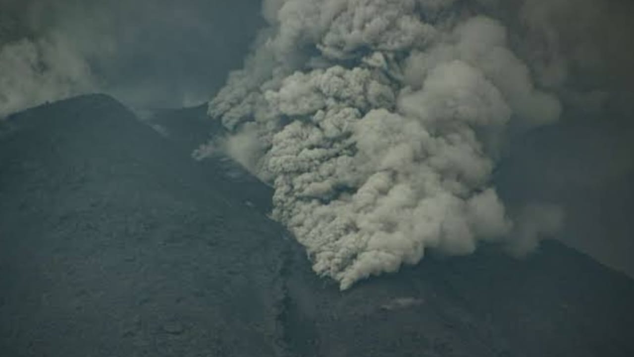 Waspadai Erupsi Gunung Lewotobi Laki-Laki di NTT Kolom Abu yang Dihasilkan Capai 700 Meter