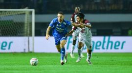 Prediksi pertandingan Barito Putera vs Persib Bandung di BRI Liga 1 Indonesia. Saksikan laga seru pada 18 Desember 2024 dengan prediksi skor 1-2.