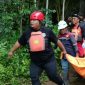 Evakuasi korban yang tenggelam di Sungai Trenggalek 
(Dok. Ist)