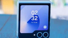 Samsung Galaxy Z Flip FE dan Z Flip 7 diprediksi hadir 2025 dengan chipset Exynos 2500 berbasis 3nm GAA untuk kinerja optimal dan efisiensi daya.

