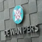 Dewan Pers berperan menjaga kemerdekaan pers, membangun profesionalitas komunitas pers, serta melindungi media dari intervensi kekuasaan.

