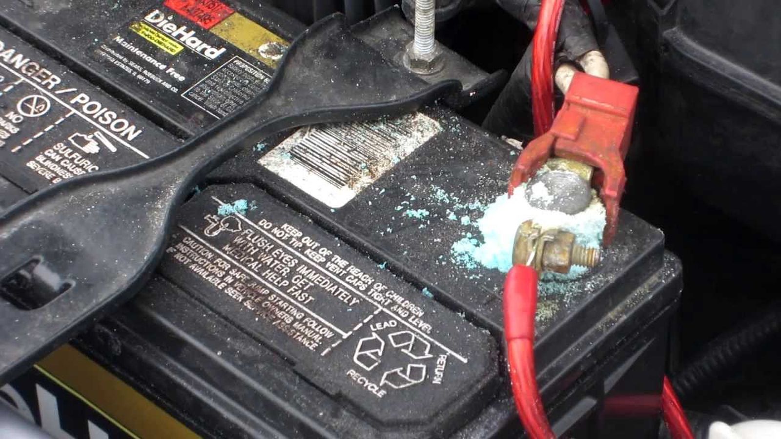 Cara Memperbaiki Aki Kering Motor yang Ngedrop