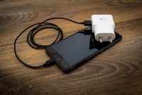 Cara Memperbaiki Charger HP yang Lama Mengisi