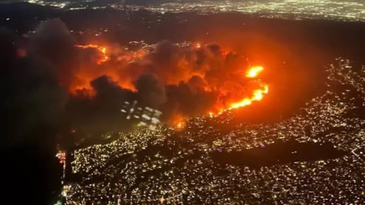 Kebakaran Hutan Dahsyat di Los Angeles: Angin Kencang, Ribuan Hektar Hangus, dan Puluhan Ribu Mengungsi