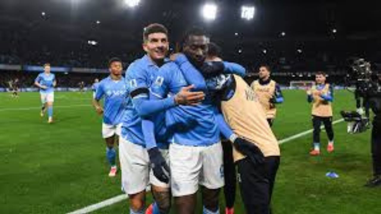Napoli Perkokoh Posisi Puncak Serie A dengan Kemenangan 2-0 atas Hellas Verona