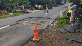 Aspal di Ngawi terkelupas (Dok. Ist)