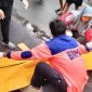 Evakuasi jenazah pelajar yang tewas usai balap liar (Dok. Ist)